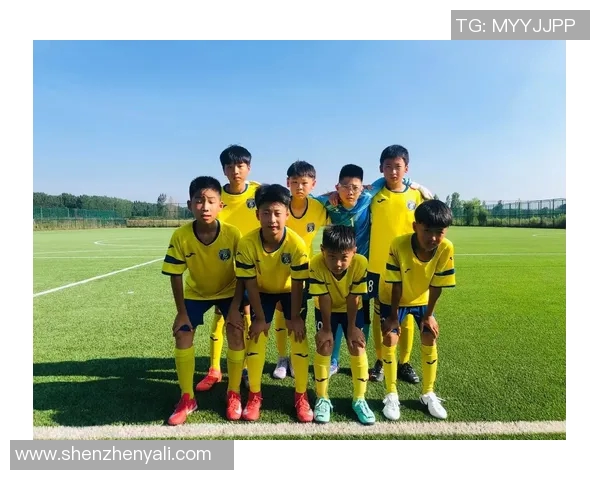 足球歌声响起激情四溢让我们一起为梦想拼搏奋进的旋律在绿茵场上回荡